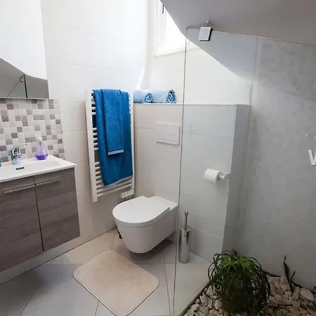 Ferienhaus Pretty 3 Bedroom With Pool And Garden *