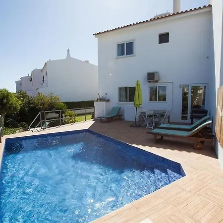 Pretty 3 Bedroom With Pool And Garden Ferienhaus