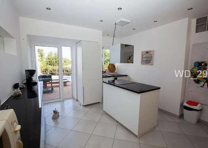 Pretty 3 Bedroom With Pool And Garden * Carvoeiro (Lagoa)