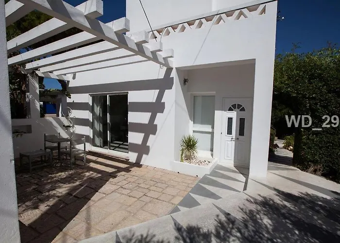Pretty 3 Bedroom With Pool And Garden