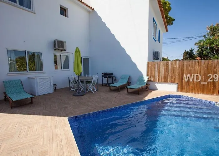 Vakantiehuis Pretty 3 Bedroom With Pool And Garden