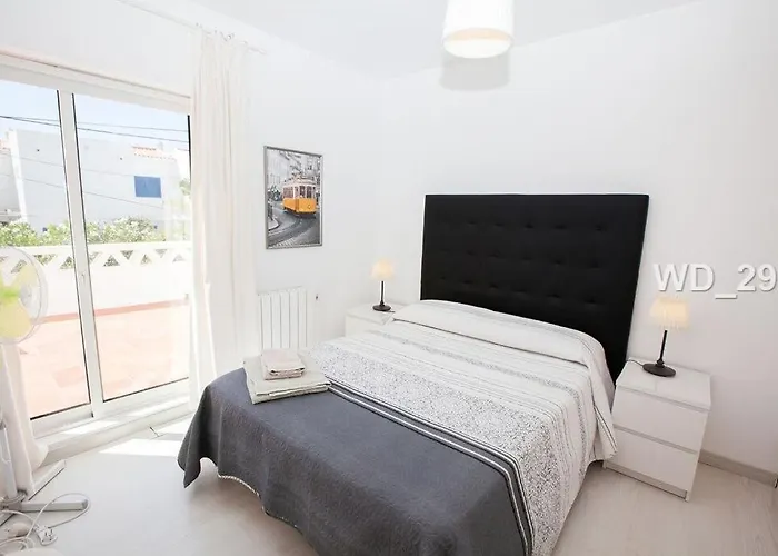 Vakantiehuis Pretty 3 Bedroom With Pool And Garden