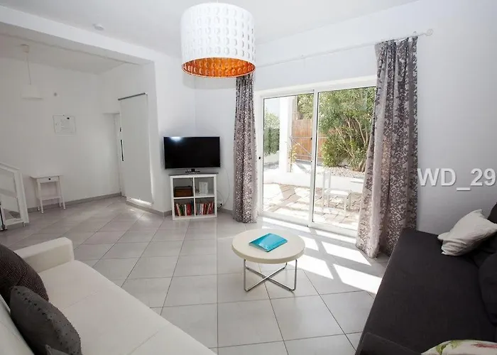 Pretty 3 Bedroom With Pool And Garden Vakantiehuis *