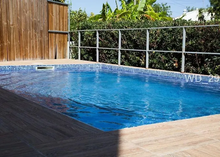 Pretty 3 Bedroom With Pool And Garden Vakantiehuis *