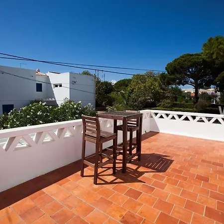 Casa de Férias Pretty 3 Bedroom With Pool And Garden *