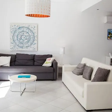 Pretty 3 Bedroom With Pool And Garden