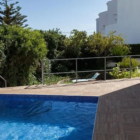 Casa de Férias Pretty 3 Bedroom With Pool And Garden *