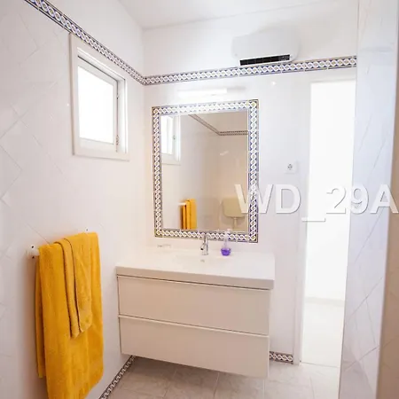Pretty 3 Bedroom With Pool And Garden *