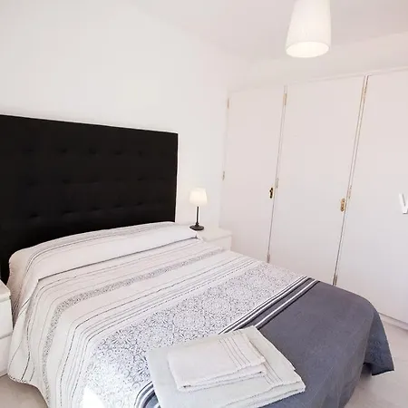 Casa de Férias Pretty 3 Bedroom With Pool And Garden *