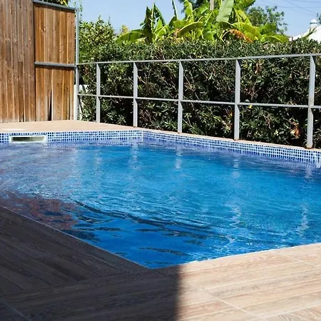 Pretty 3 Bedroom With Pool And Garden Holiday home *