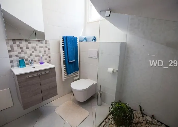 Ferienhaus Pretty 3 Bedroom With Pool And Garden *