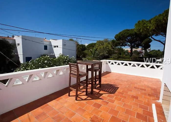 Ferienhaus Pretty 3 Bedroom With Pool And Garden *