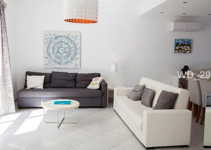 Pretty 3 Bedroom With Pool And Garden