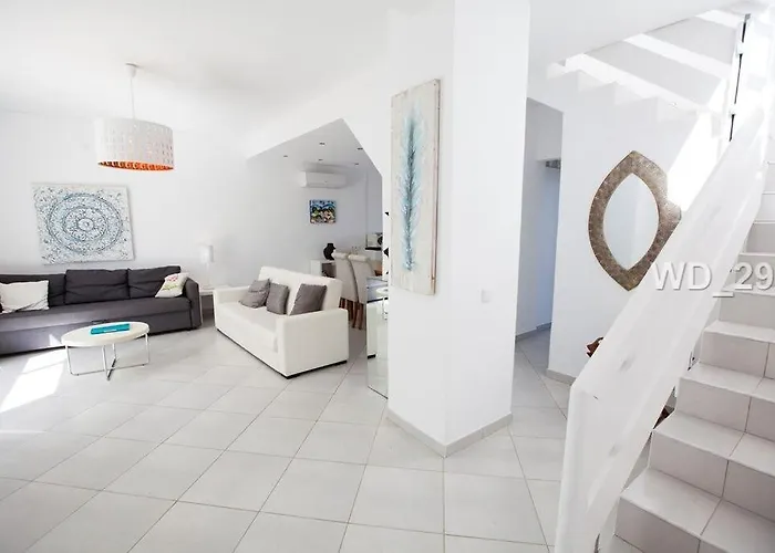 Pretty 3 Bedroom With Pool And Garden Ferienhaus *