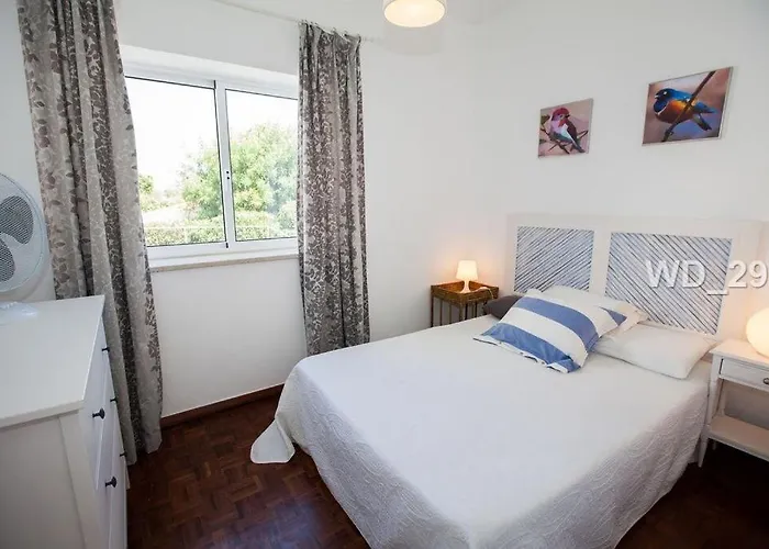 Ferienhaus Pretty 3 Bedroom With Pool And Garden