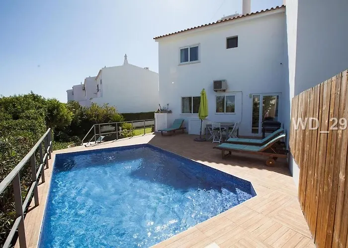 Pretty 3 Bedroom With Pool And Garden Ferienhaus