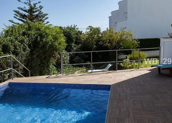 Ferienhaus Pretty 3 Bedroom With Pool And Garden *