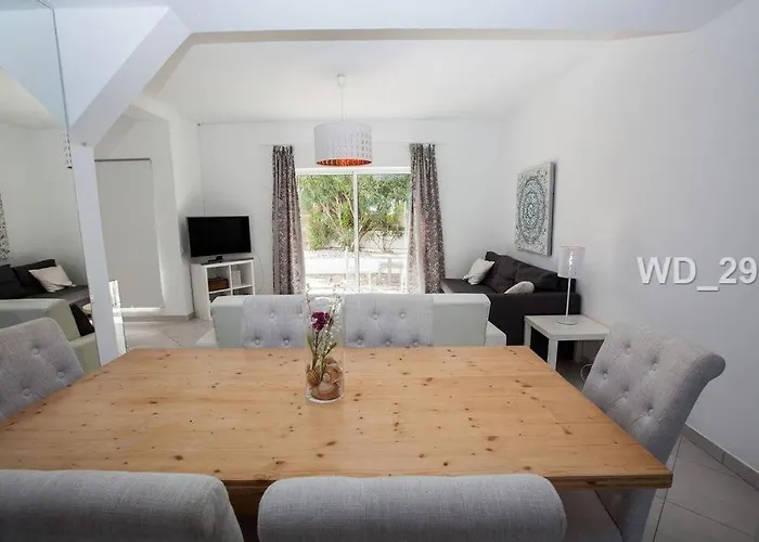 Pretty 3 Bedroom With Pool And Garden Carvoeiro (Lagoa)