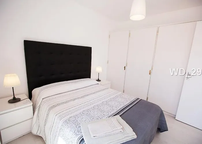 Ferienhaus Pretty 3 Bedroom With Pool And Garden *