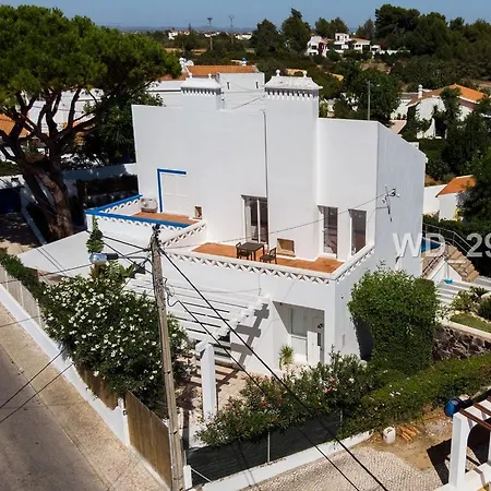 Pretty 3 Bedroom With Pool And Garden Holiday home *